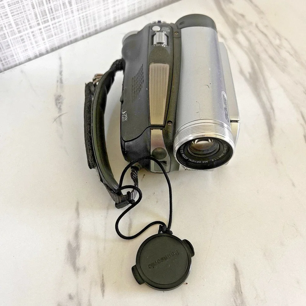 Panasonic SD Mini Camcorder 30x Optical Zoom One Touch Navigation Untested FFF